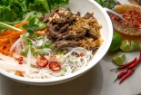 Báo Mỹ viết về bún bò xào của Việt Nam