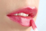Phát hiện hai nhãn hiệu son môi chứa hóa chất độc hại