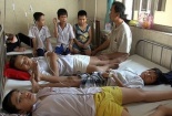 Hàng loạt học sinh bị đau dạ dày, nghi ngờ thức ăn bẩn
