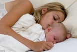 Cẩn trọng khi dùng nhiều chăn đệm mùa đông cho trẻ