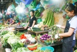 Xăng giảm, giá thực phẩm vẫn cao
