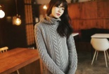 Mặc đẹp ngày lạnh với biến tấu từ áo len cổ lọ