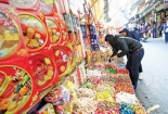 Thực phẩm Tết: Ngoại hút khách, nội ế sưng