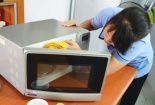 5 cách làm sạch lò vi sóng