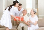 Bí quyết chọn quà Tết ‘hợp lòng’ bố mẹ người yêu