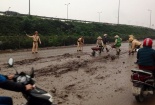 Cảnh sát giao thông nhanh chóng đảm bảo an toàn đường dân đi