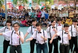 Đuổi học vì bỏ diễn văn nghệ: Sai lầm khi áp đặt quyền hành vào giáo dục