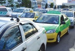 Cuối năm 'cháy' xe taxi về quê ăn Tết