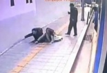 Hàn Quốc: Hố tử thần sâu 3 mét ‘nuốt chửng’ người đi bộ giữa thủ đô