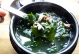 Cách làm món canh rong biển thịt bò thanh mát, bổ dưỡng 