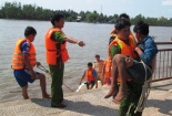 Giải cứu thanh niên định tự tử rồi mắc kẹt trên thanh dầm cầu