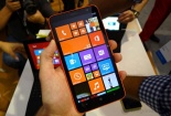 Smartphone thời trang giá rẻ có pin siêu 'khủng'