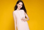 Diện váy công sở sát nách ‘chuẩn’ như Ngọc Trinh