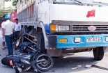 Đà Nẵng: Ba xe máy bị xe tải chồm lên cuốn vào gầm