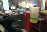 TP.HCM: Đóng cửa cây xăng bán xăng pha nước để điều tra
