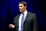 Tony Robbins: Kỹ năng chính cần phải học là nói chuyện