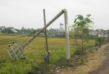 Dân Buôn Ma Thuột khổ sở vì gió lốc quật đổ hàng loạt cột điện