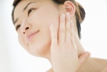 Dưỡng trắng vùng da cổ đen sạm đơn giản tại nhà 