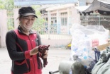 Hôm nay, ‘tỷ phú ve chai’ sẽ được nhận 5 triệu Yên từ Công an?
