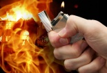 Tưới xăng đốt nhà hàng xóm vì bật nhạc to 