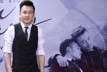 Dương Triệu Vũ rơi nước mắt khi xem MV đồng tính của chính mình