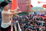 Những màn rải tiền 'hiếm có khó tìm' của giới đại gia