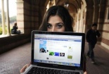Nữ du khách bị phạt tiền, trục xuất vì nói xấu trên Facebook