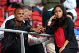 Đội trưởng Kompany không cùng Man City sang Việt Nam vì 'bận' chăm vợ đẻ