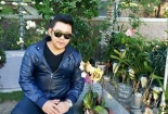 Quang Lê lại gây 'bão' facebook bằng hình ảnh ngồi lên mộ nhạc sỹ