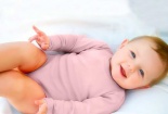 Có nên cho trẻ sơ sinh dùng lại đồ của anh chị?