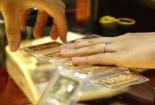 Giá vàng hôm nay 6/8/2015 đi xuống tạo đà tăng cho đồng đô la