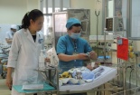 Bé trai bị dao đâm vào đầu: Sức khỏe khôi phục như một phép màu