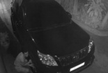 Trộm cạy logo 4 bánh Toyota Prado trong tích tắc