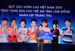 Vinamilk và Quỹ sữa Vươn cao Việt Nam tặng 64.080 ly sữa cho trẻ em tỉnh Lâm Đồng