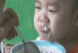 Trẻ bới rác ăn, cô giáo chửi nhau: Còn đâu môi trường sư phạm?