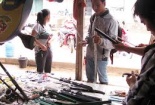 ‘Vũ khí nóng’ được bán công khai tại chợ
