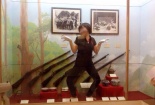 Chụp ảnh tư thế 'lạ' trong bảo tàng: Không lường được hậu quả!