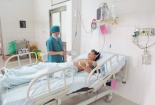 Nằm viện vẫn bị người tình đâm dao vào ngực 