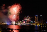 Đà Nẵng lần đầu bắn pháo hoa bên bờ biển mừng Tết Dương lịch 2016