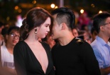 Ngọc Trinh được ông bầu Khắc Tiệp ôm eo tình tứ tại sự kiện