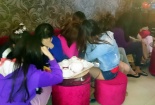 Tiếp viên tiệm massage sống bằng nghề chiều khách từ A đến Z