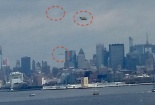 Ngỡ ngàng phát hiện quân đoàn UFO 'lượn lờ' quanh tượng Nữ thần Tự do 