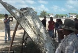 Hi vọng lóe sáng khi tìm thấy mảnh vỡ nghi của MH370 ở Thái Lan