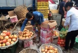 Chủ buôn hoa quả Trung Quốc: Không ăn một miếng mà móng tay vẫn biến dạng