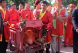 Lễ hội chém lợn ở Bắc Ninh 2016: Ông Ỉn được rước đi ‘trảm’ kín