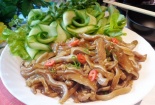 Cách làm tai heo xào sả ớt sần sật, thơm ngon