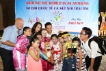 Xem đại sứ nhỏ tuổi nhất SOS thế giới hát quốc ca tại Asia Park