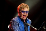 Danh ca Elton John bị tố quấy rối tình dục
