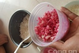 Thực hư vụ cơm nguội đổi màu đỏ rực như máu sau 1 đêm ở Sài Gòn