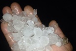Giông kèm mưa đá phủ trắng trời Lào Cai